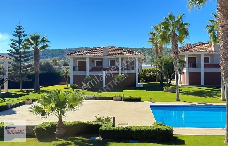 Çeşme Mamurbabada Elit Sitede Havuz Cepheli 4+1 Dubleks Villa