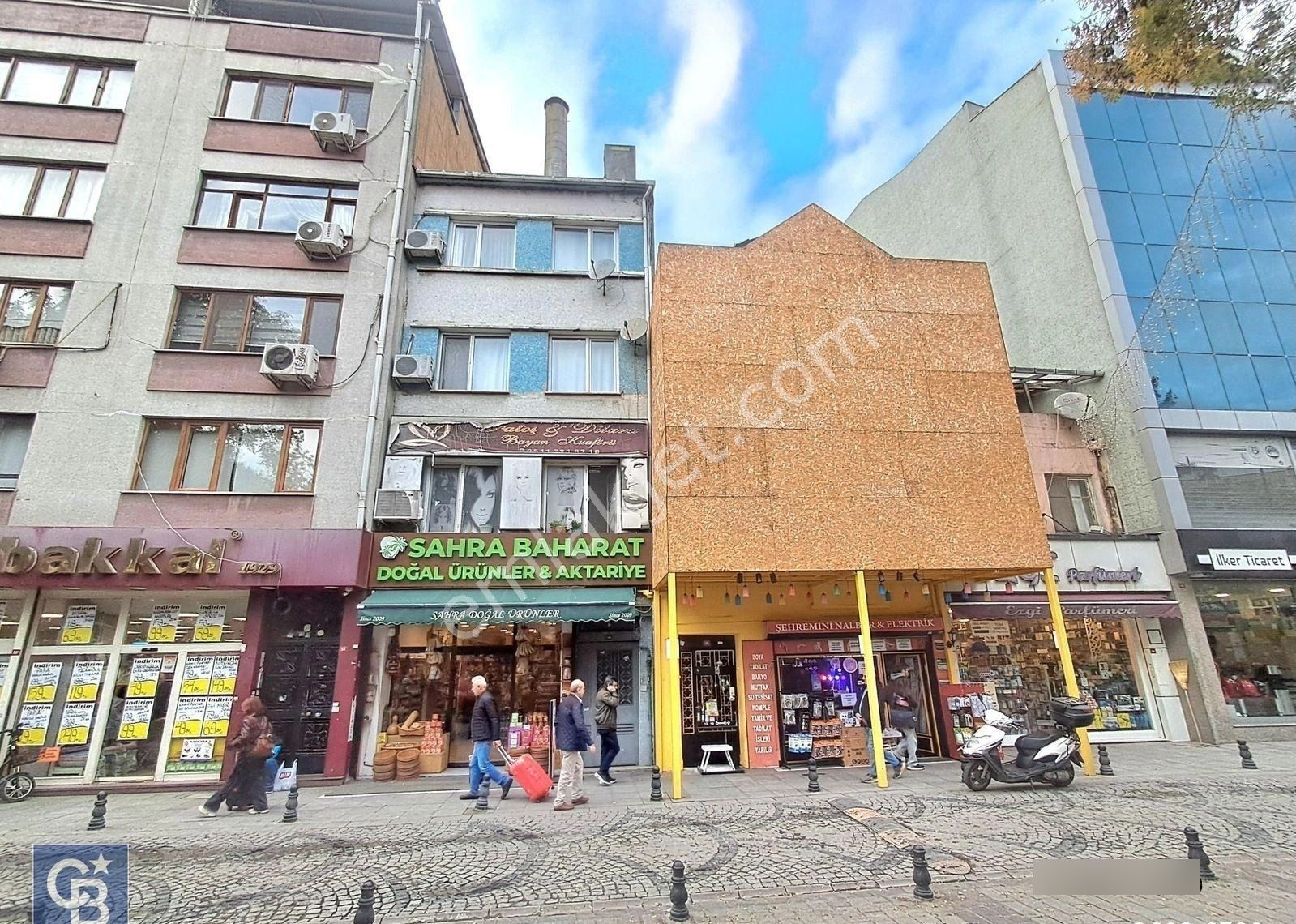 Satılık Bina. Fatih - Şehremini Büyük Saray Meydanında, Meydan Cepheli. Fırsat! - Görsel 25