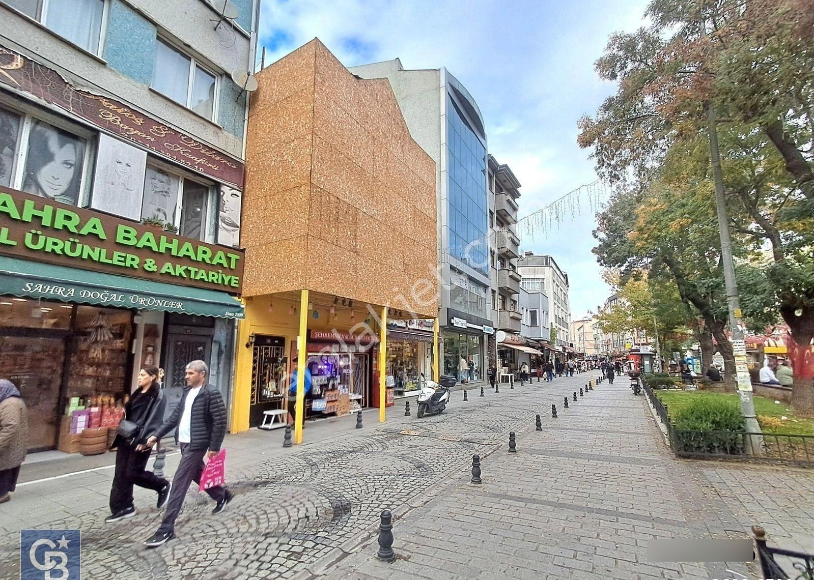 Satılık Bina. Fatih - Şehremini Büyük Saray Meydanında, Meydan Cepheli. Fırsat! - Görsel 28