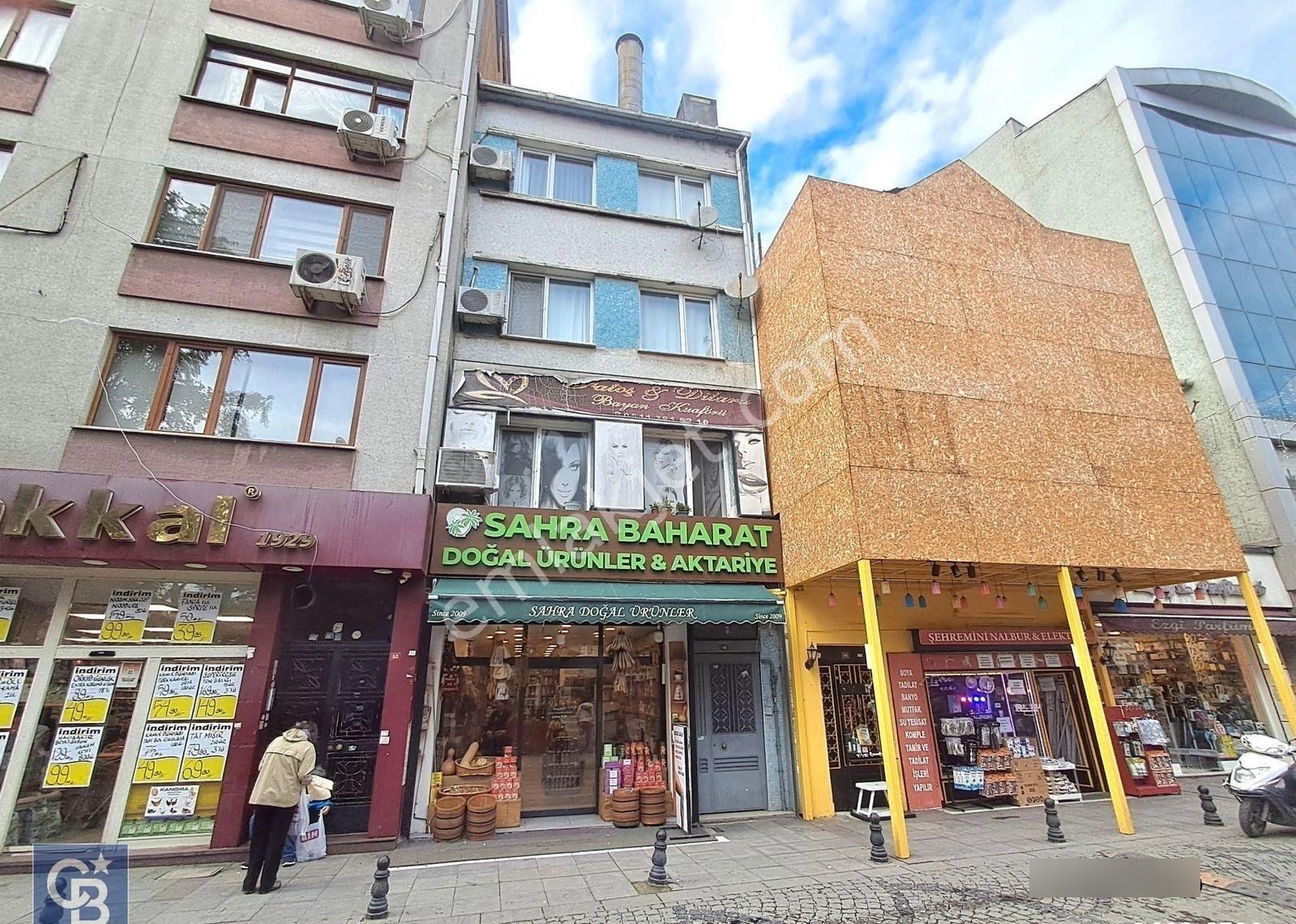 Satılık Bina. Fatih - Şehremini Büyük Saray Meydanında, Meydan Cepheli. Fırsat! - Görsel 32