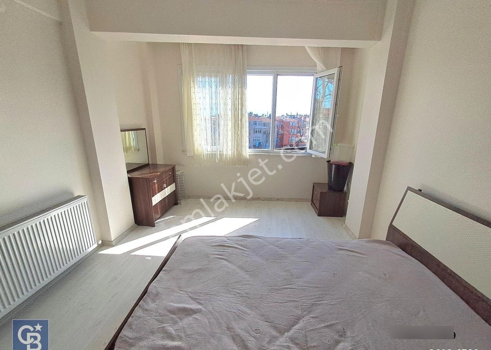 Fatih / Şehremini. Küçük Saray Meydanında, Meydan Cepheli Satılık Bina! - Görsel 28