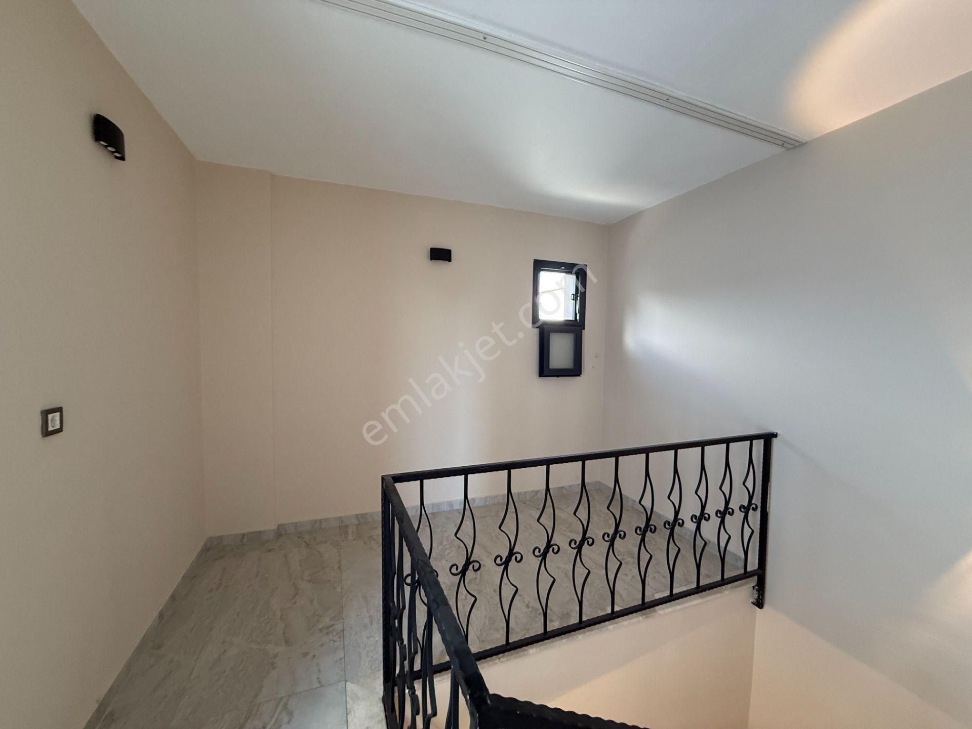 Seferihisar Hıdırlık Mahallesinde Yatırıma Ve Oturuma Uygun 3+1 Villa - Görsel 17