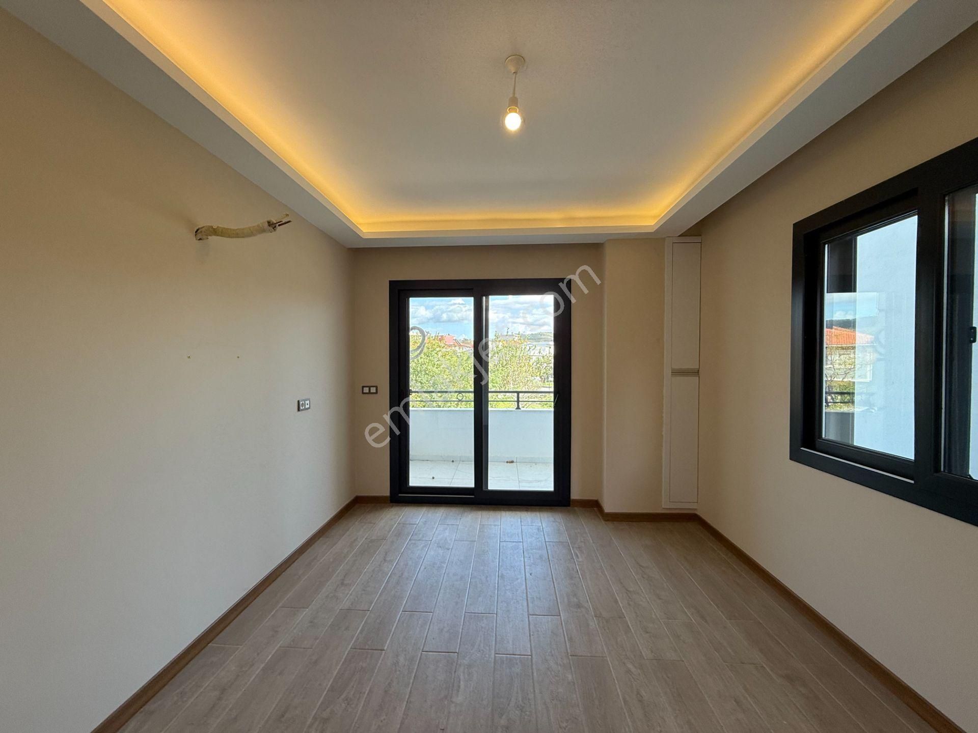 Seferihisar Hıdırlık Mahallesinde Yatırıma Ve Oturuma Uygun 3+1 Villa - Görsel 8