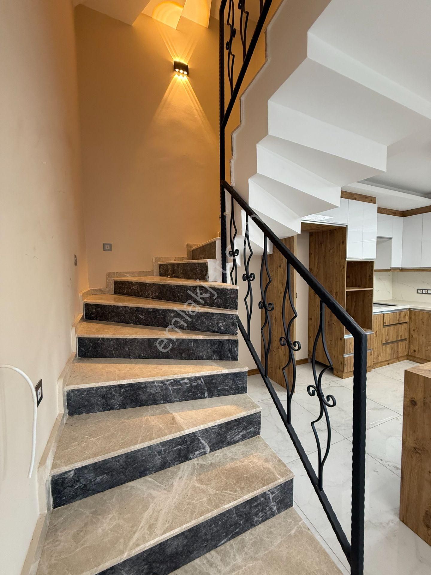 Seferihisar Hıdırlık Mahallesinde Yatırıma Ve Oturuma Uygun 3+1 Villa - Görsel 13