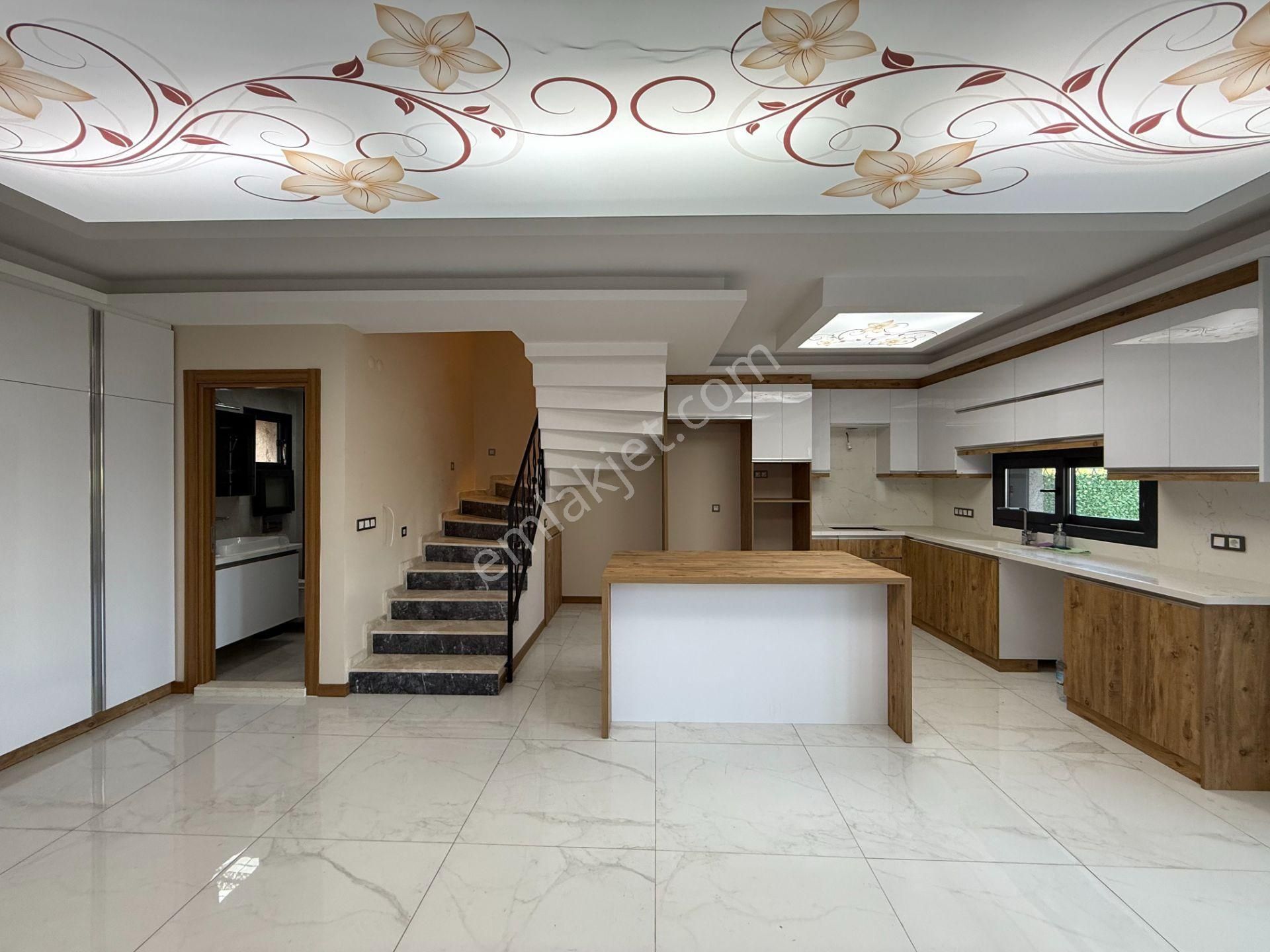 Seferihisar Hıdırlık Mahallesinde Yatırıma Ve Oturuma Uygun 3+1 Villa - Görsel 2