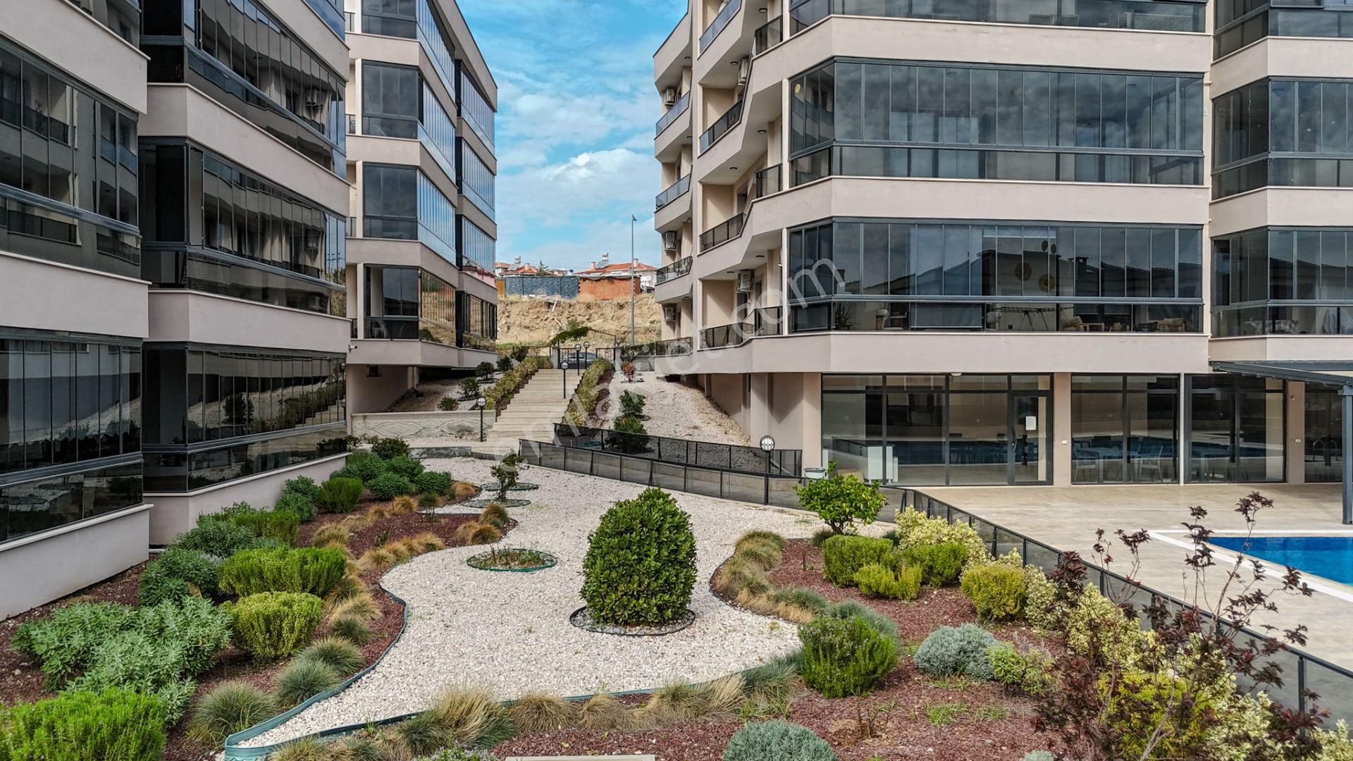 No:10 Gayrimenkul’den – Küçükköy’de Havuzlu Site, 2+1 Kapalı Mutfak, Bahçe Katı Daire (100 M²) - Görsel 8