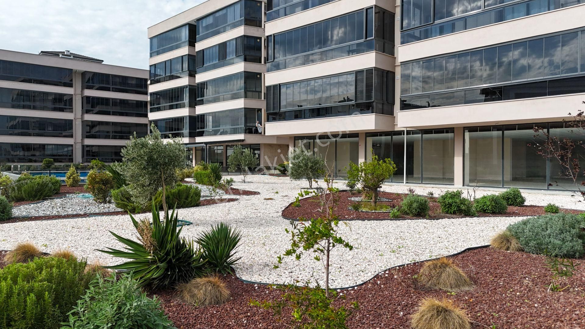 No:10 Gayrimenkul’den – Küçükköy’de Havuzlu Site, 2+1 Kapalı Mutfak, Bahçe Katı Daire (100 M²) - Görsel 10