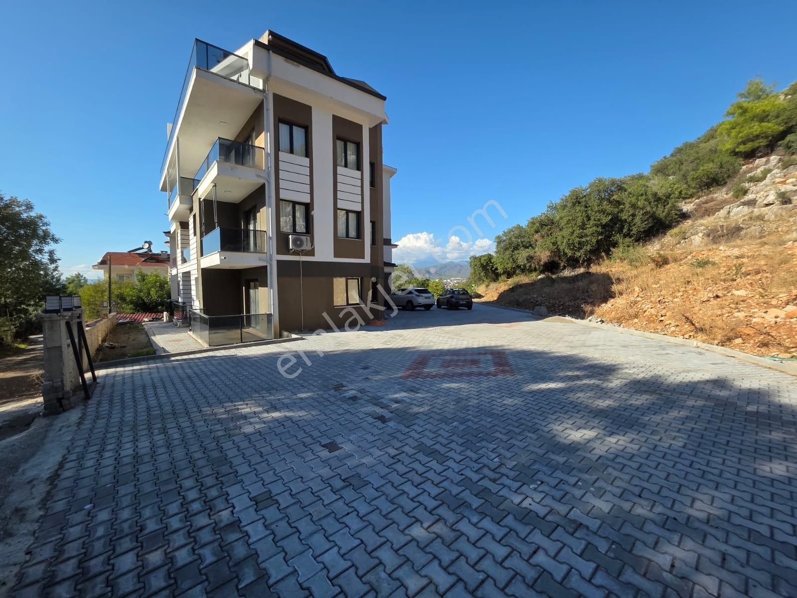 Goldhouse Dan Satılık Patlangıç Hıdırlık Mevkiinde Giriş 2+1 Daire