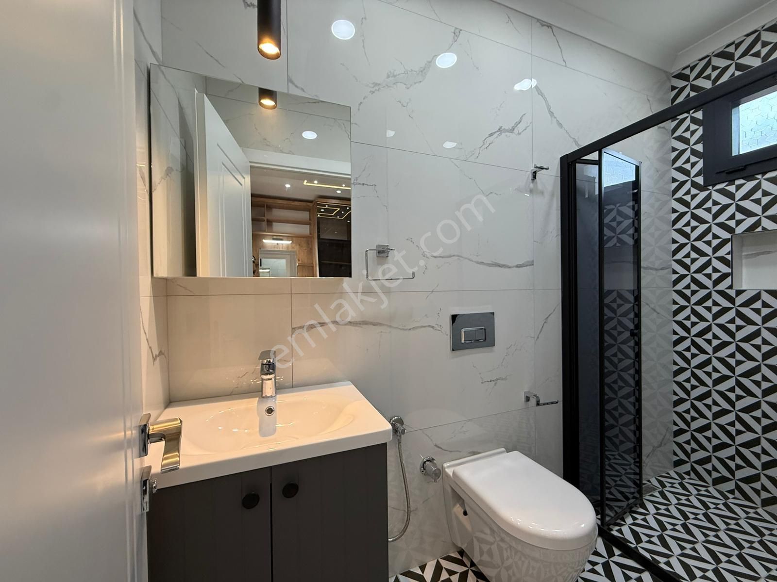 Merkezi Konumlu Muhteşem Lüx Villa - Görsel 23