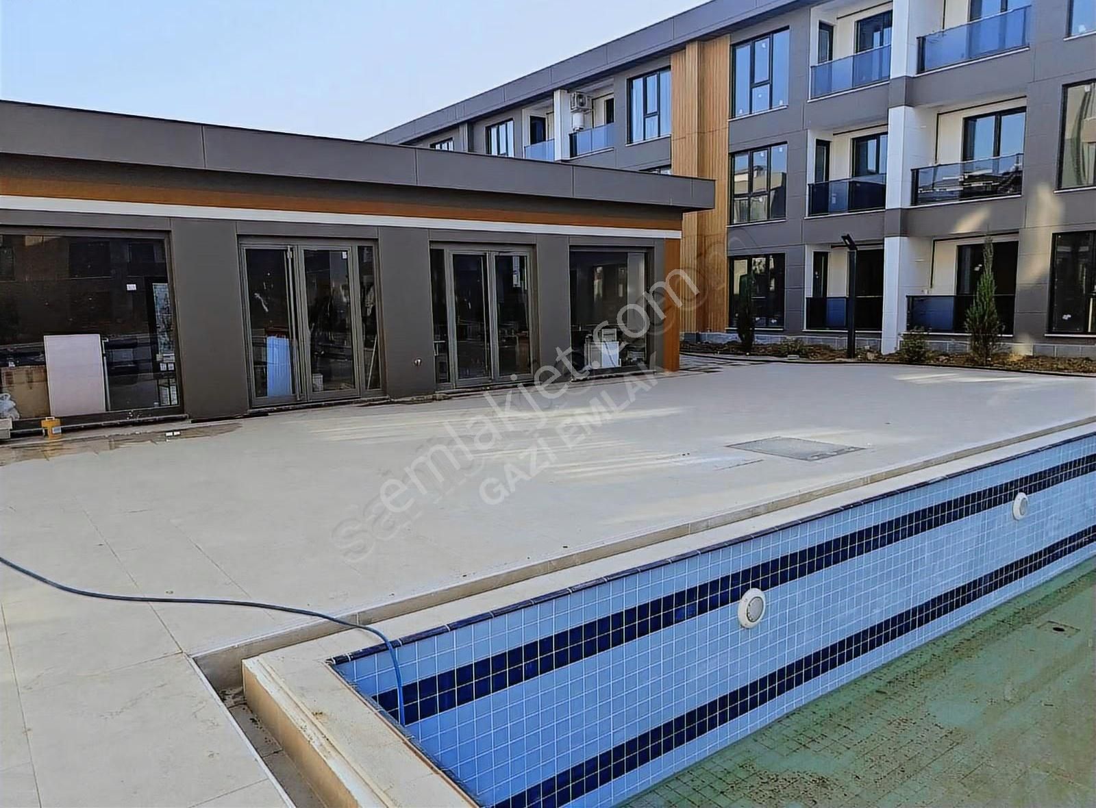 ""gazi Emlak""akyol Lounge Havuzlu Site'de 1+1 Deniz Manzaralı - Görsel 9