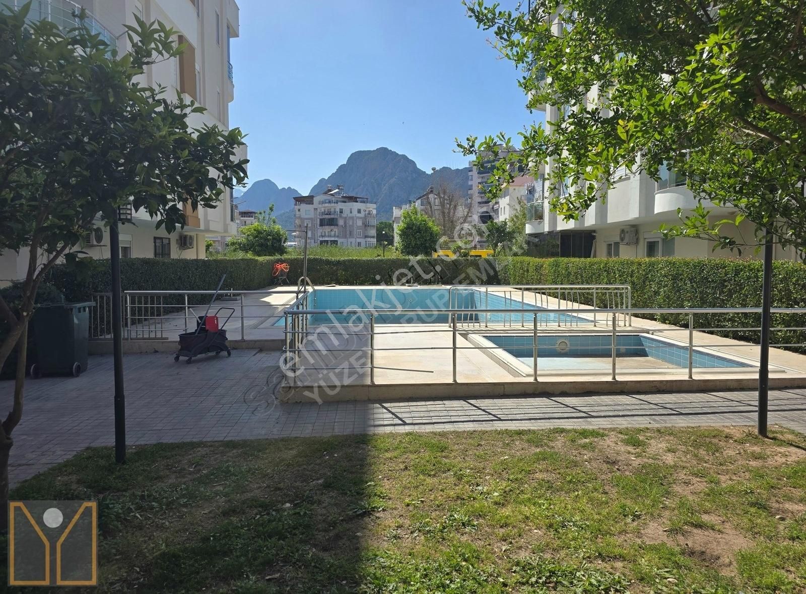 Havuzlu, Otoparklı Sitede, Denize Caddeye Yakın 2+1 Lüks Daire - Görsel 16