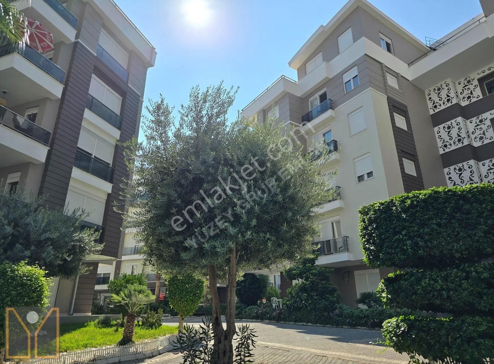 Bölgenin Enbüyük Güvenlikli Huzurlu Aile Sitesinde Ferah 2+1 - Görsel 3