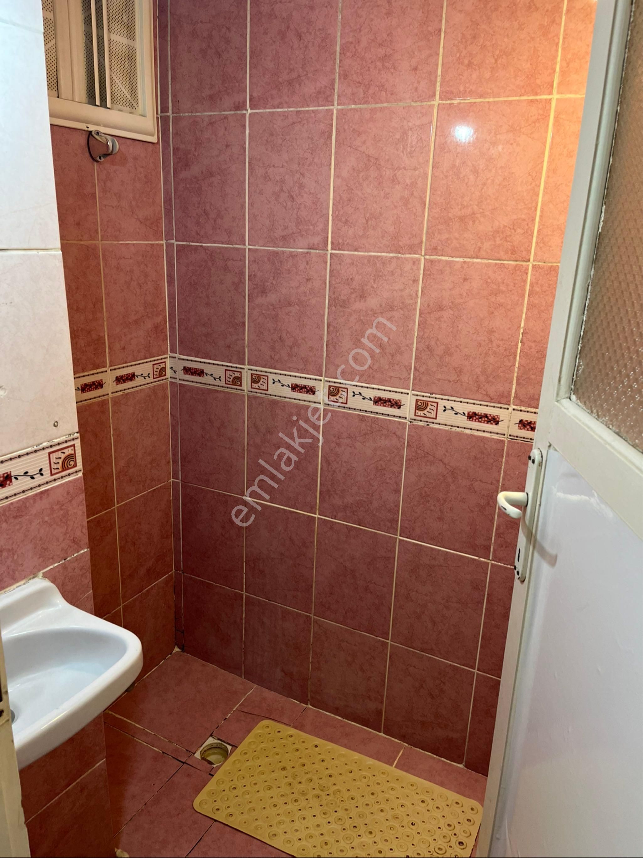 Ümraniye İkbalcaddesi Úzerinde Eşyali Çamlik Mah 1.kat 2+1kiralik Daire Ev - Görsel 3