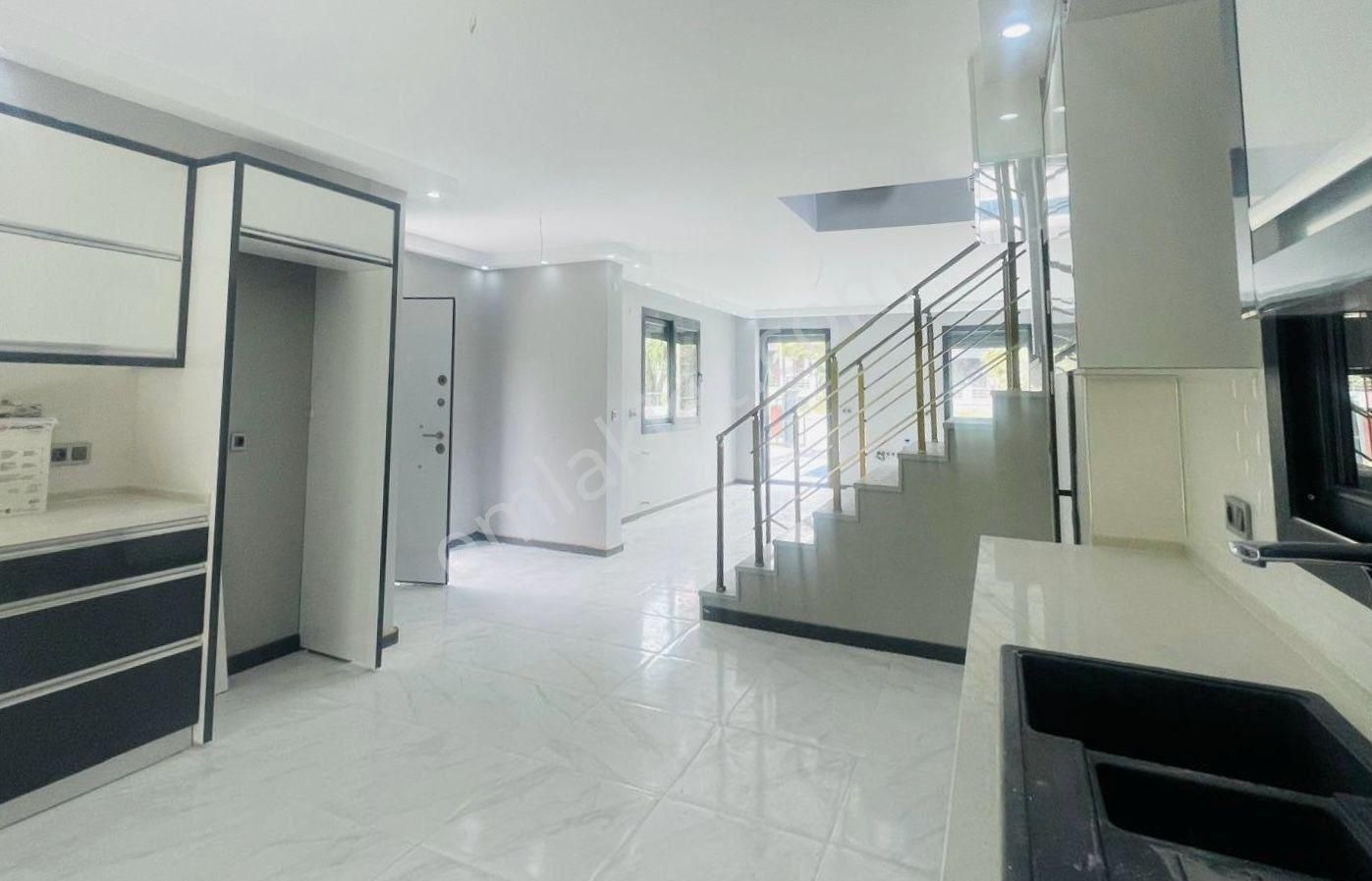 Kuşadası Davutlar’da 4 + 1 Tam Müstakil Havuzlu Villa Satılık - Görsel 11