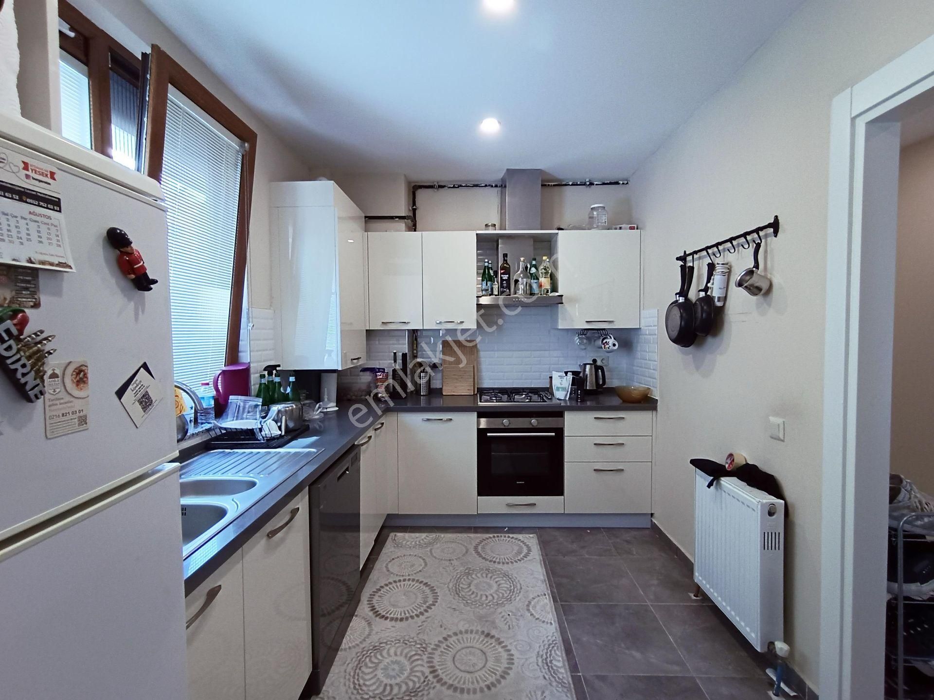 Merkezi Konumda, Feneryolu Bağdat Caddesine Yakın, Ebeveynli, Açık Kapalı Otoparklı 3+1 - Görsel 9