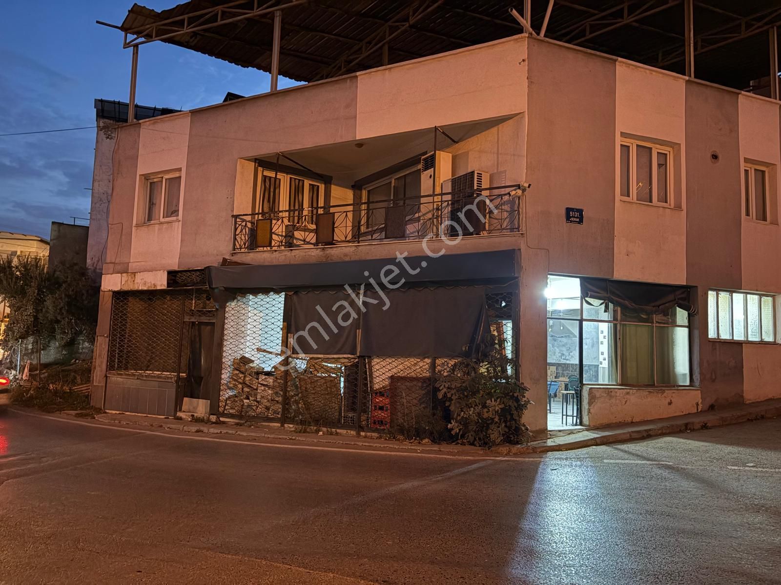 Turpa'dan Karabağlar Peker’de Satılık Bina | 2 Dükkan + 3+1 Daire + Çatı Alanı - Görsel 28