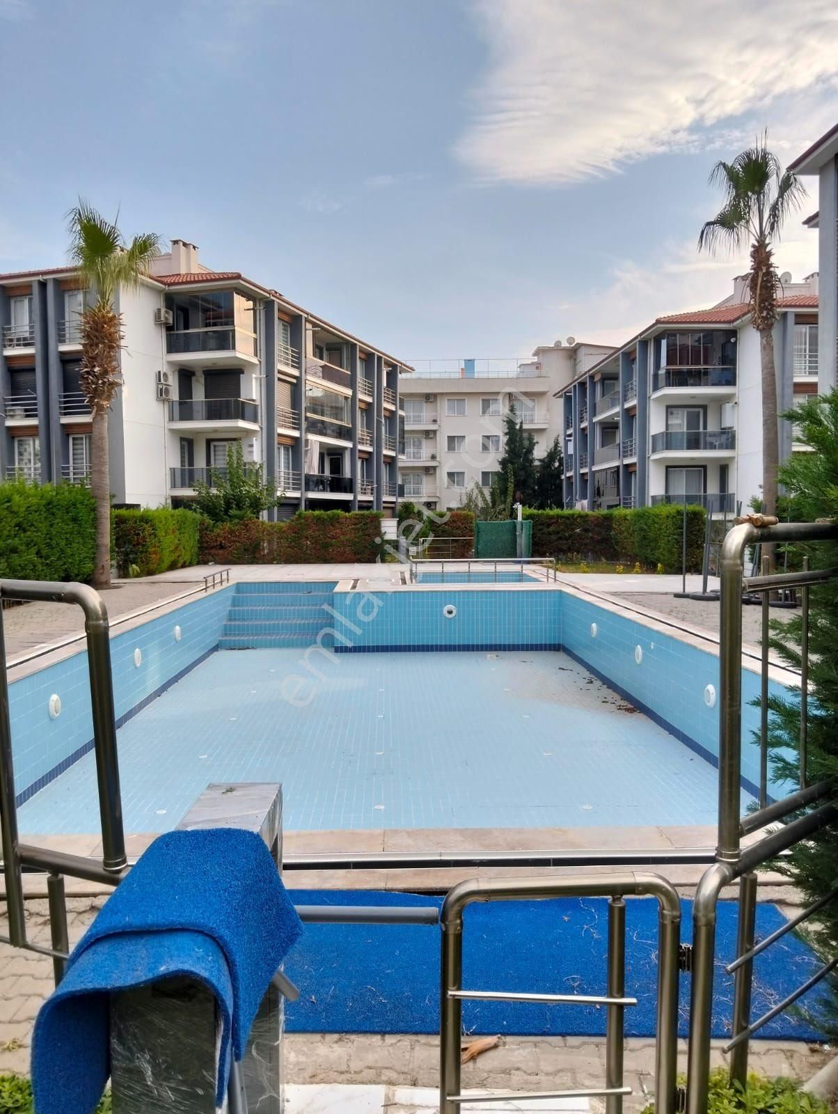 Şehir Merkezine Yakın 3+1 Havuzlu Sitede - Görsel 4