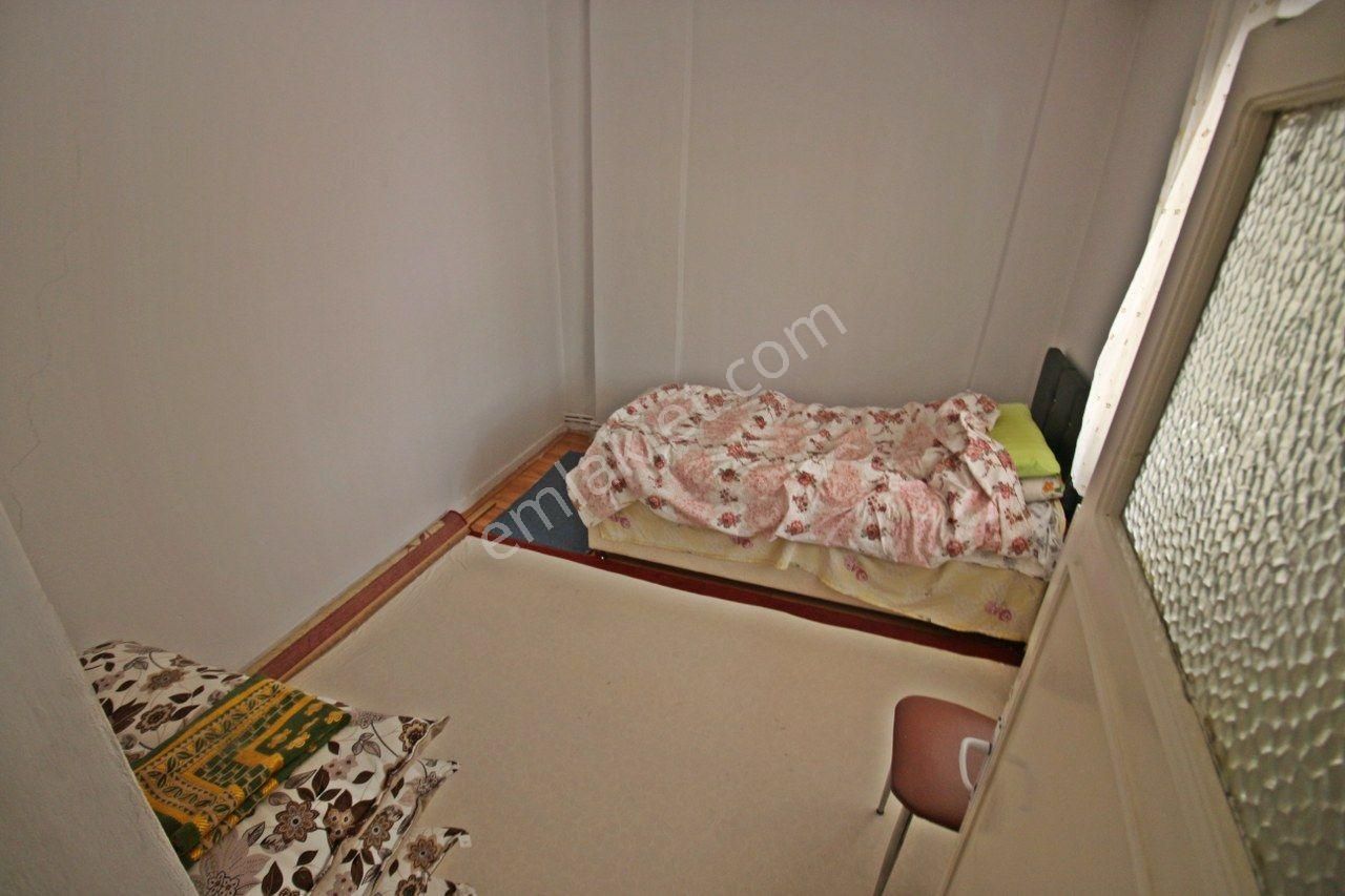 Gamze Emlak'tan M.çakmak'ta^merkezi Konumlu^3+1 Fırsat Daire - Görsel 10