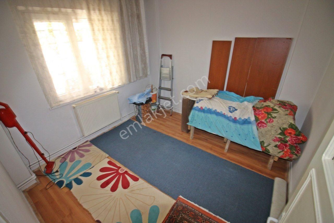 Gamze Emlak'tan M.çakmak'ta^merkezi Konumlu^3+1 Fırsat Daire - Görsel 12