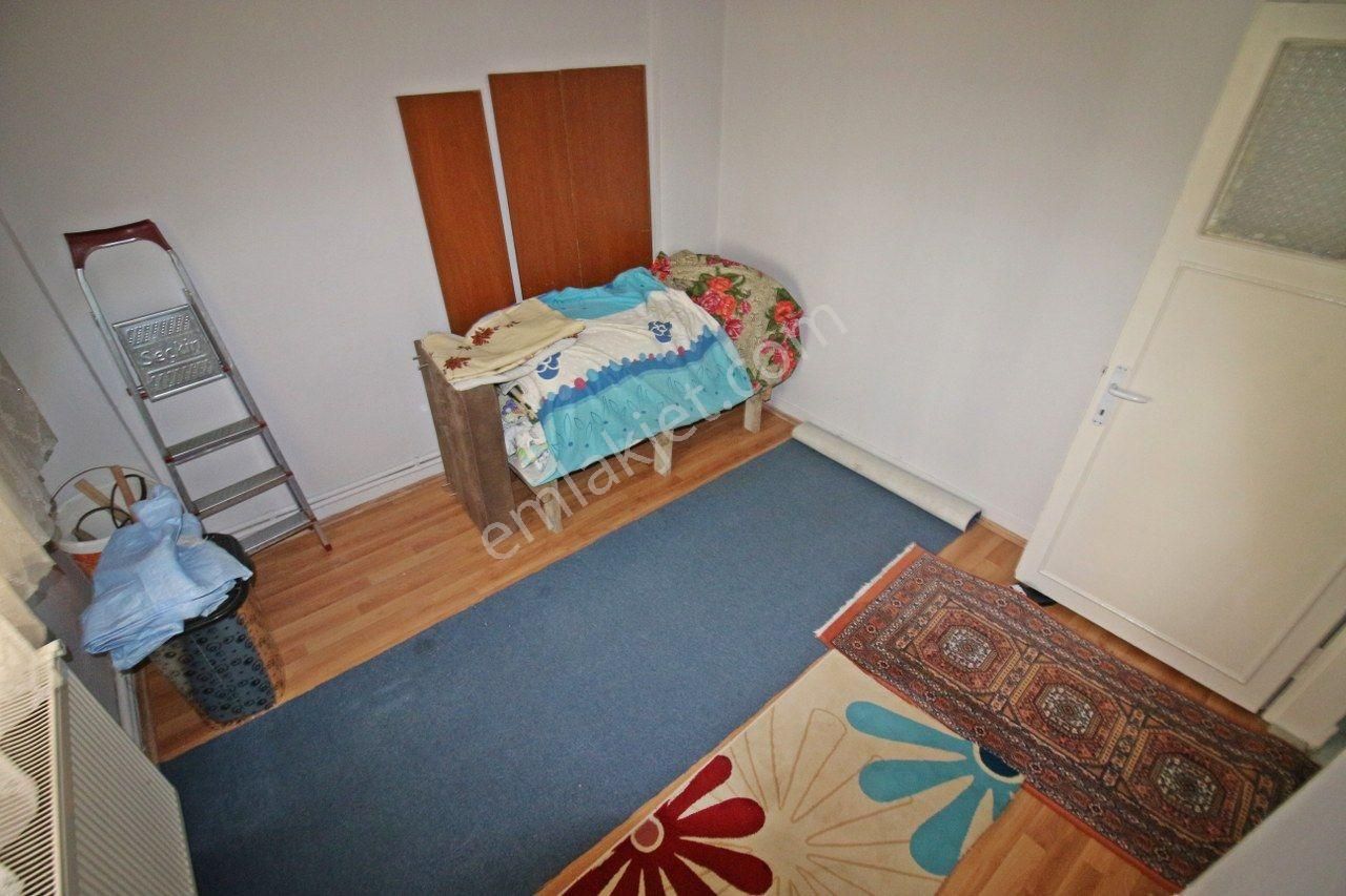 Gamze Emlak'tan M.çakmak'ta^merkezi Konumlu^3+1 Fırsat Daire - Görsel 13