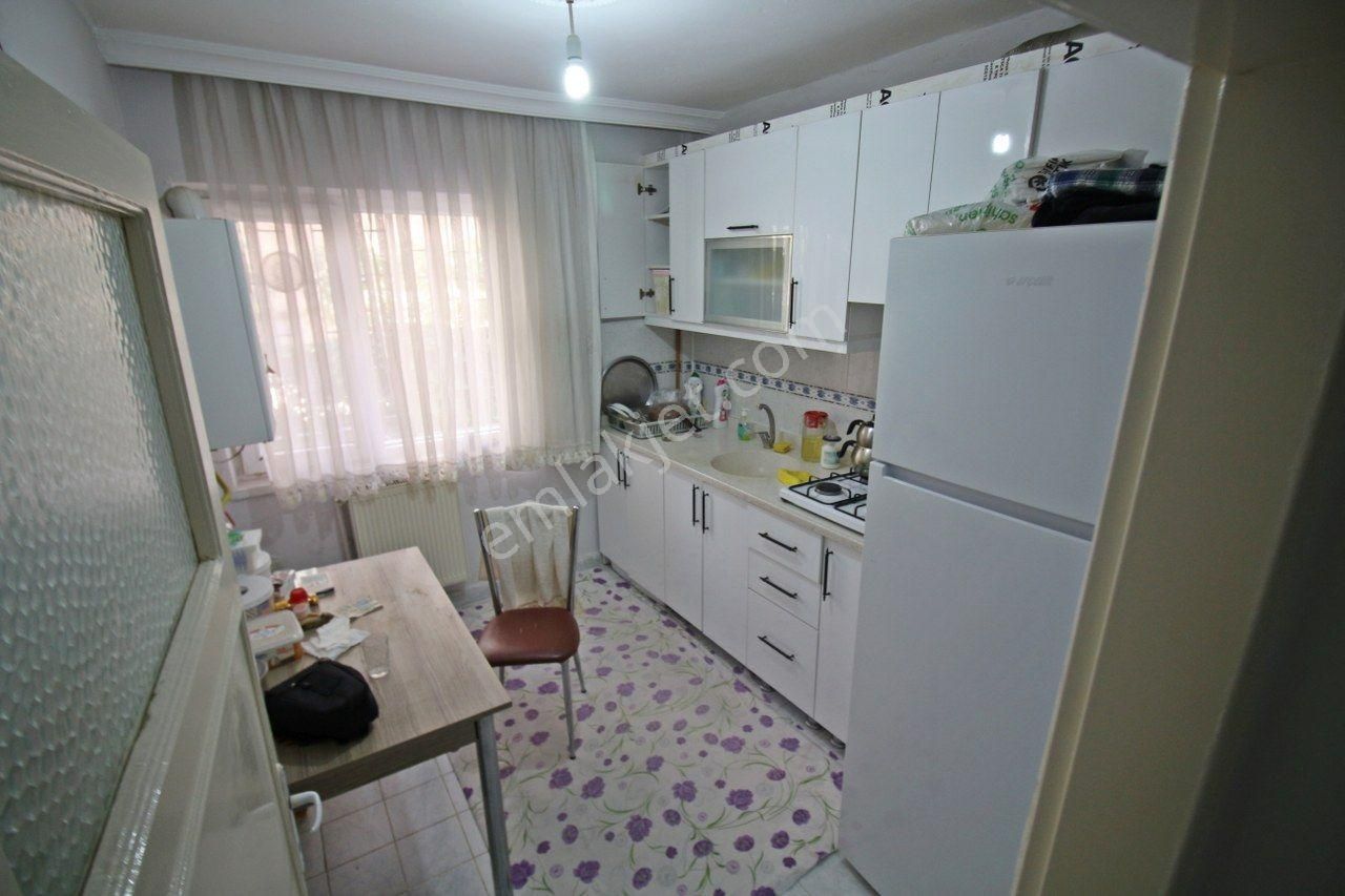 Gamze Emlak'tan M.çakmak'ta^merkezi Konumlu^3+1 Fırsat Daire - Görsel 2