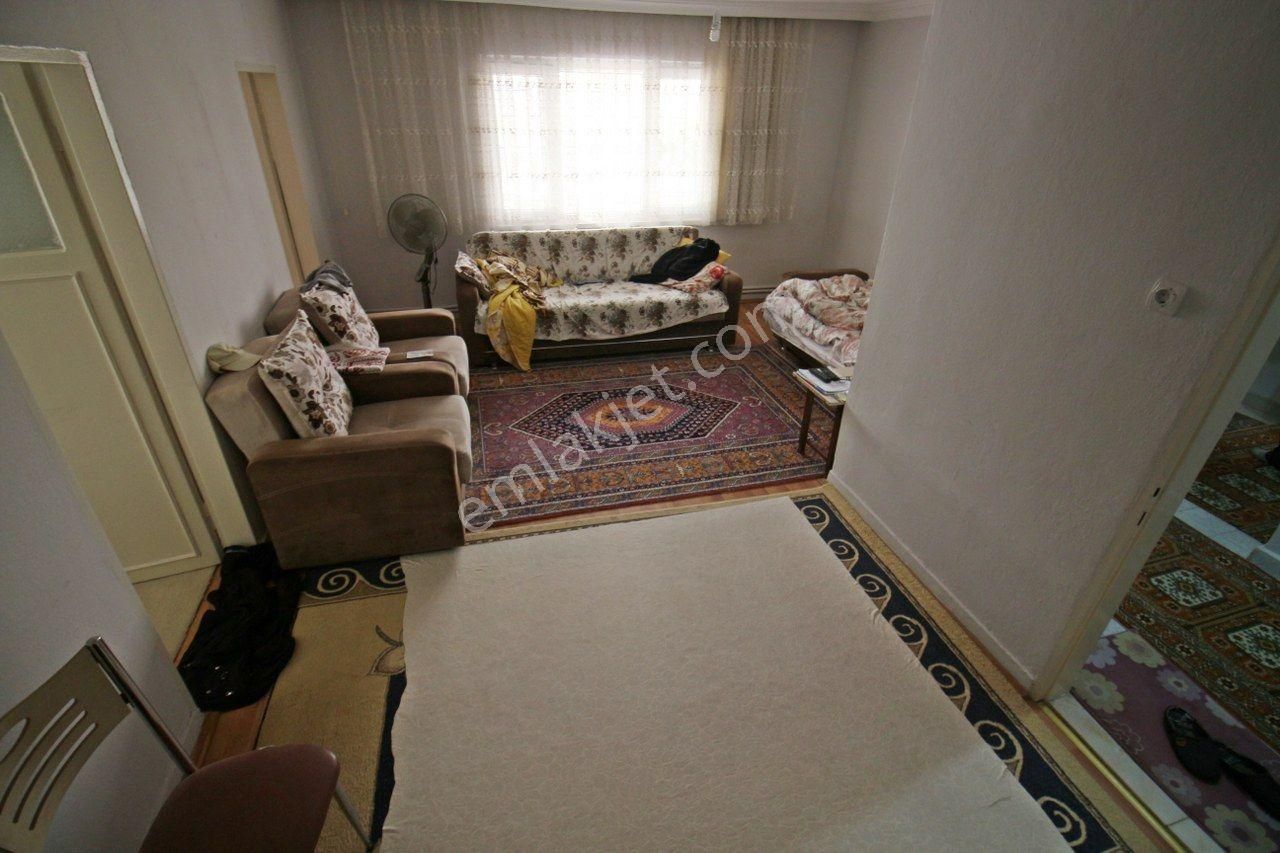 Gamze Emlak'tan M.çakmak'ta^merkezi Konumlu^3+1 Fırsat Daire - Görsel 7