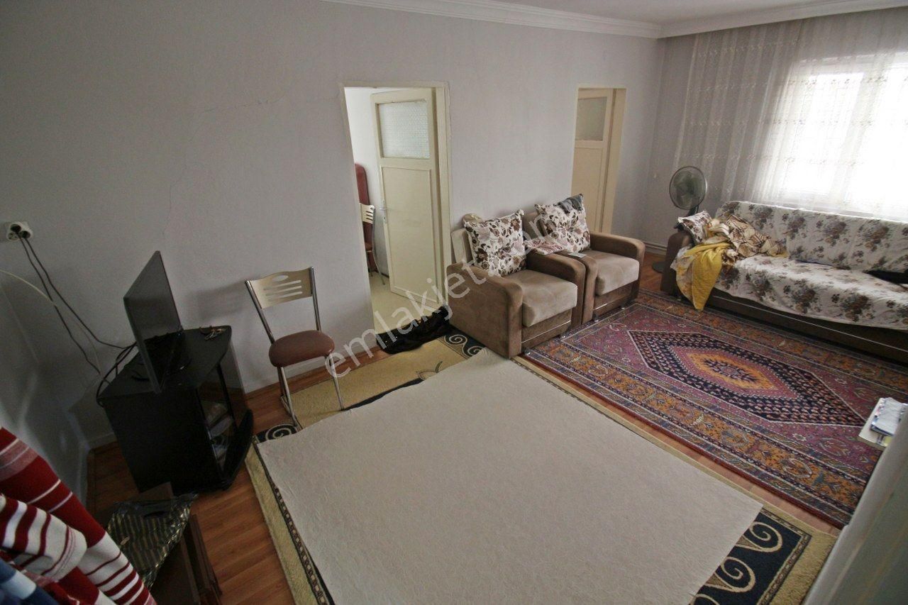 Gamze Emlak'tan M.çakmak'ta^merkezi Konumlu^3+1 Fırsat Daire - Görsel 5