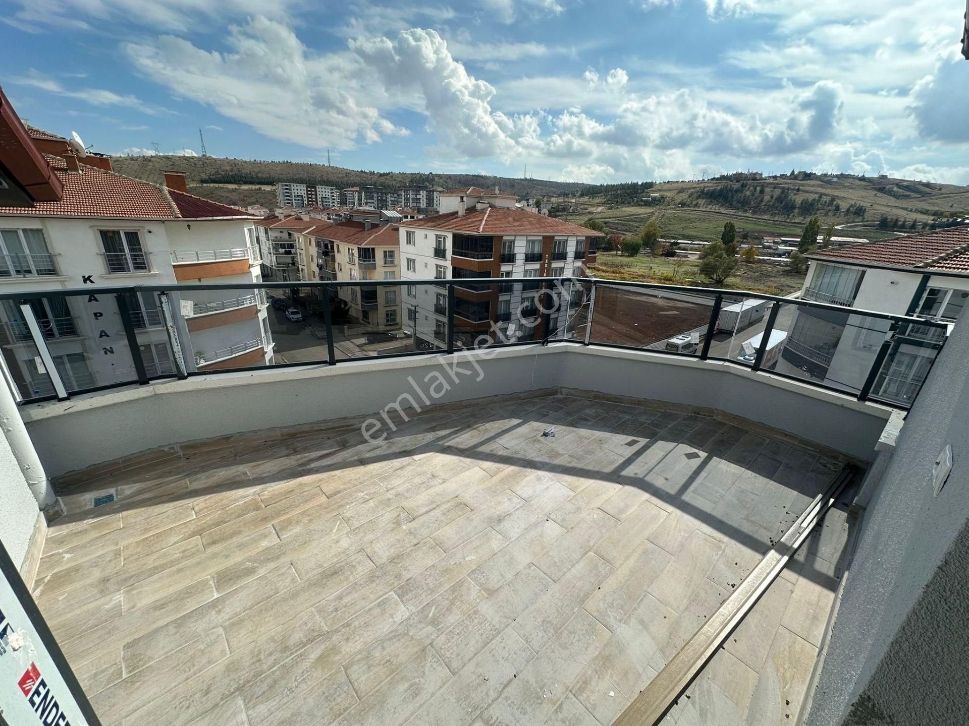 Cadde Üzeri Çift 6+2 Full Yapılı Fırsat Daire - Görsel 2