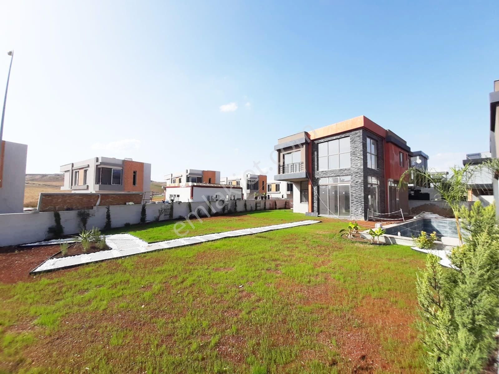 Kabasakal'da 422 M2 Arsalı Site İçi Bağımsız Bireysel Yüzme Havuzlu K. Mutfaklı Akıllı Ev Sistemli