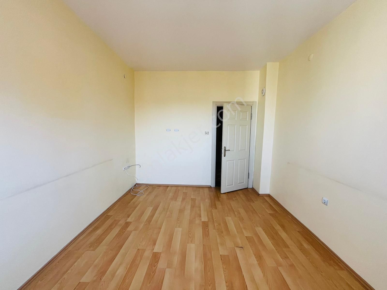 Elisa Gyo//ildem 5 Tramvay Yakını Durukent Sitesi 3+1 Ara Kat Kombili Satılık Fırsat Dairesi - Görsel 16