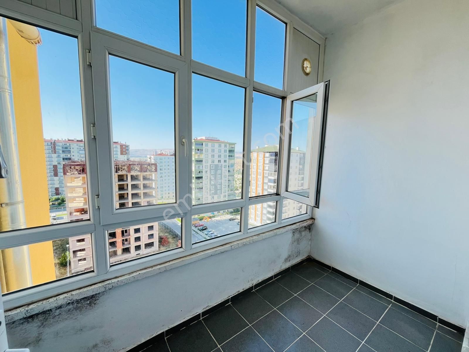 Elisa Gyo//ildem 5 Tramvay Yakını Durukent Sitesi 3+1 Ara Kat Kombili Satılık Fırsat Dairesi - Görsel 3