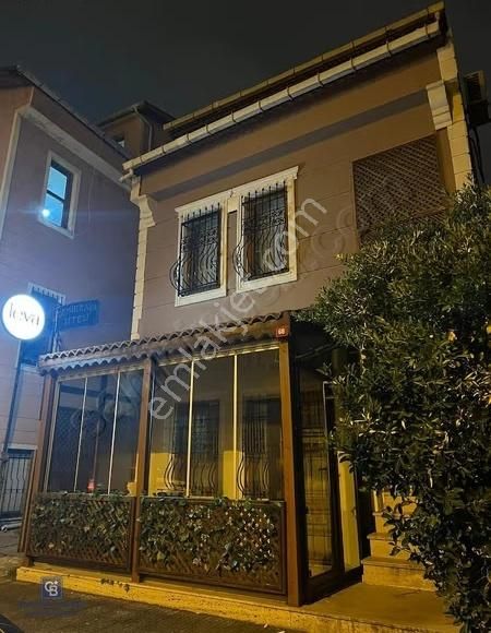 Üsküdar'da Muhteşem Üç Katlı Müstakil Ev