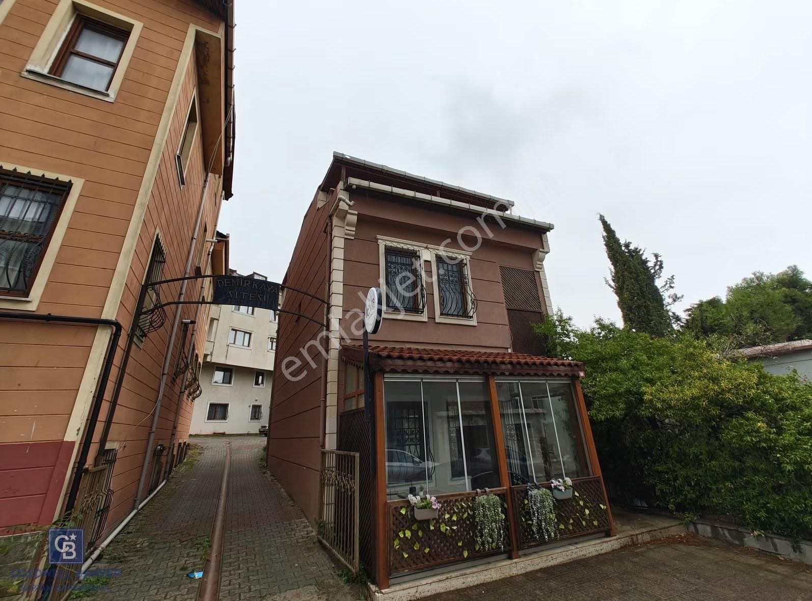 Üsküdar'da Muhteşem Üç Katlı Müstakil Ev - Görsel 5