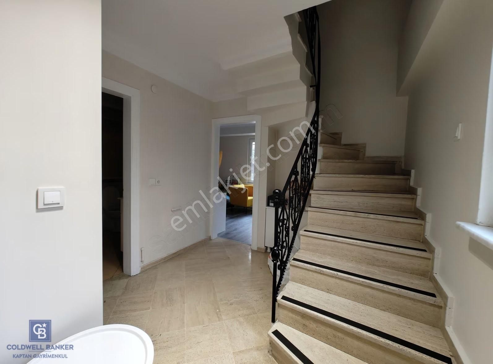 Üsküdar'da Muhteşem Üç Katlı Müstakil Ev - Görsel 12