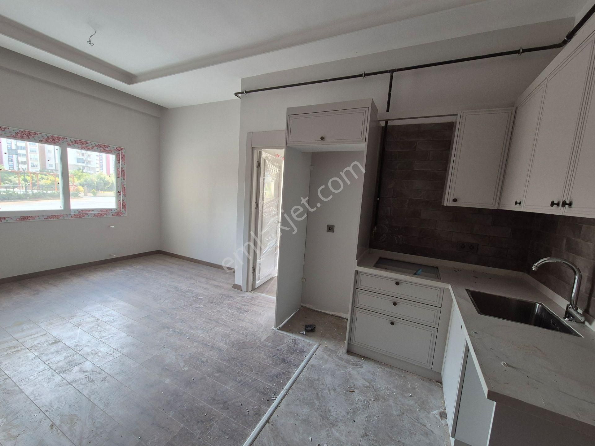 Prestij'den Mezitli Akdeniz'de Güvenlikli Havuzlu Site'de 1+1 Daire - Görsel 9