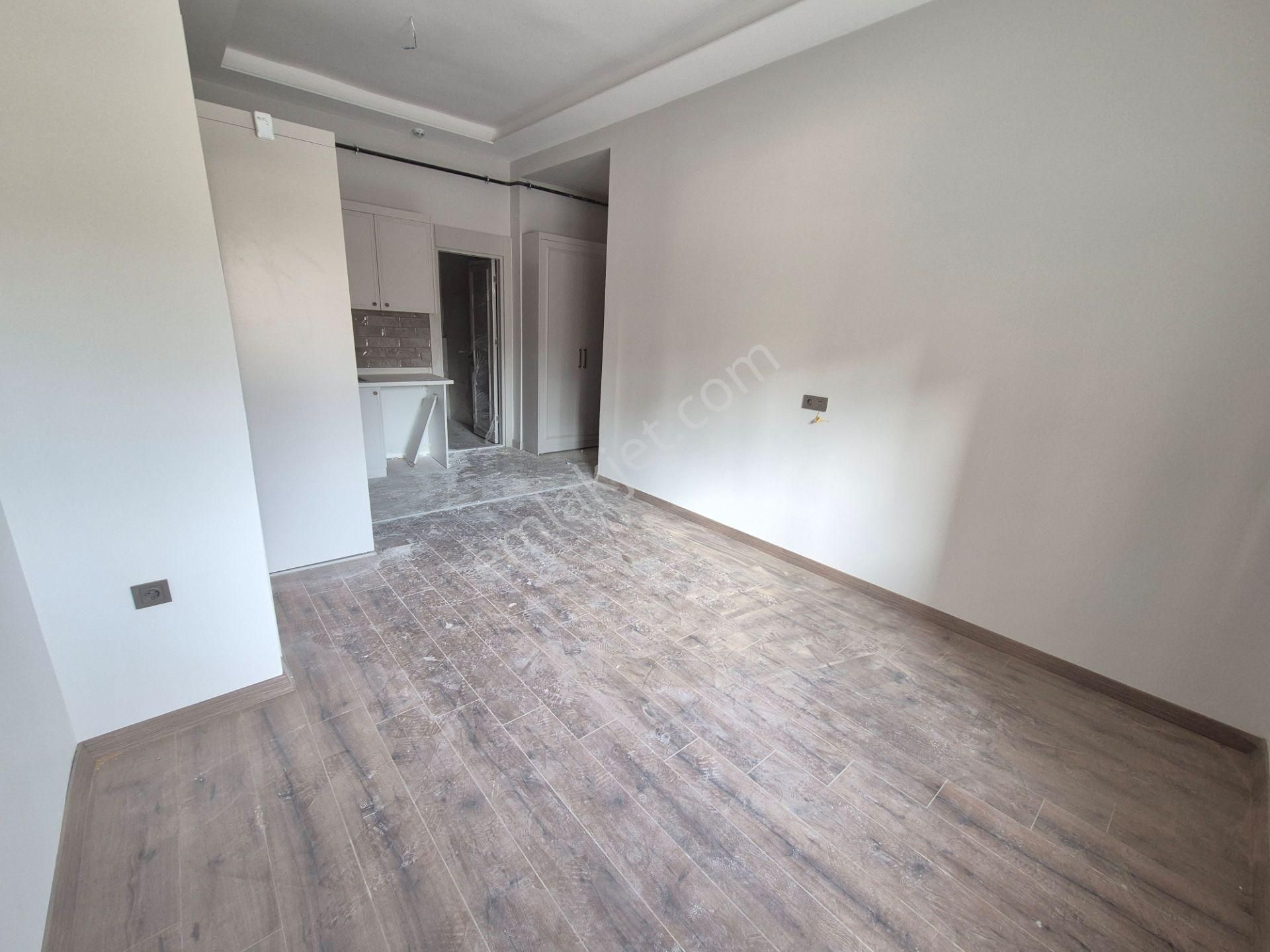 Prestij'den Mezitli Akdeniz'de Güvenlikli Havuzlu Site'de 1+1 Daire