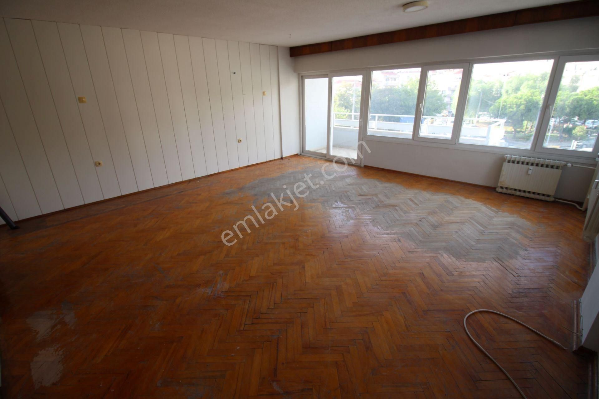 Göztepe Metro Çıkışı Cadde Üzeri Köşe Arakat 3+1 Satlık Daire - Görsel 5