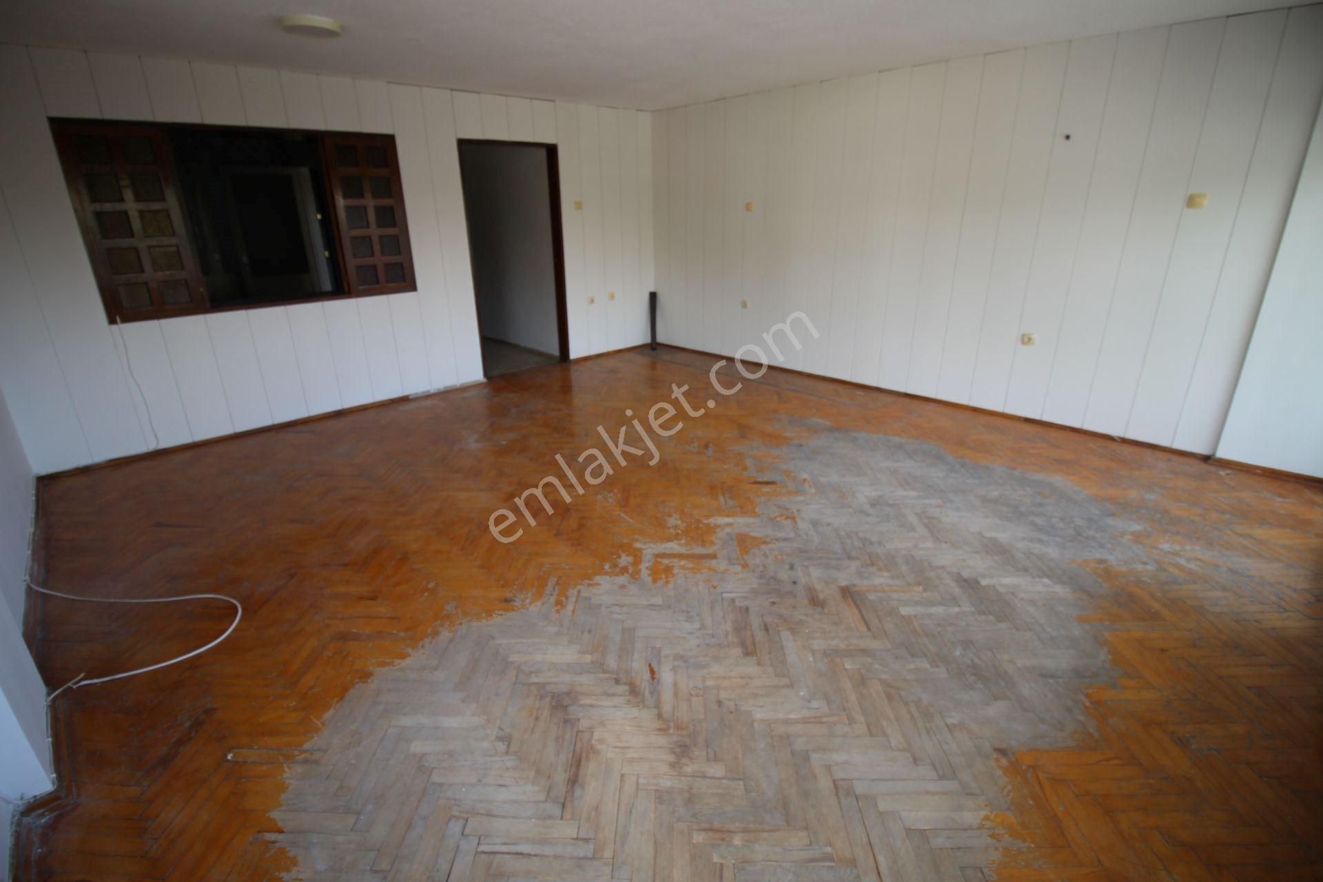 Göztepe Metro Çıkışı Cadde Üzeri Köşe Arakat 3+1 Satlık Daire - Görsel 6