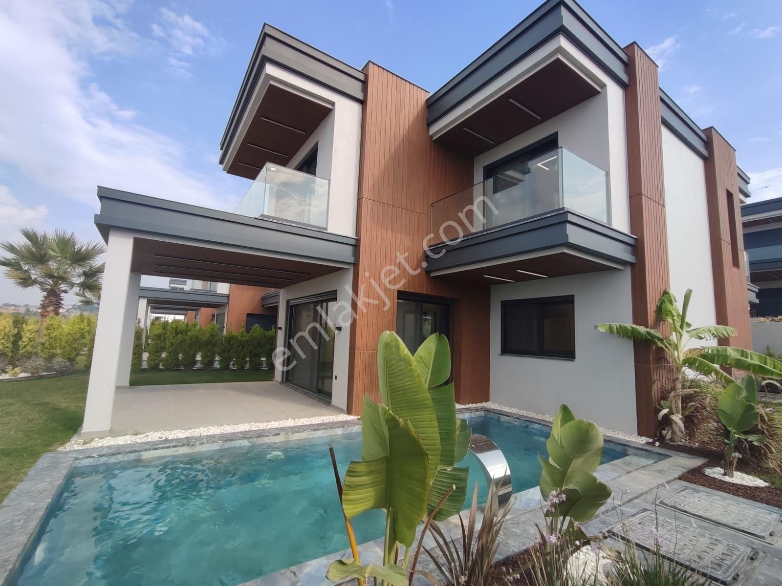 Kuşadası Soğucak'ta Müstakil Özel Havuzlu Ultra Lüks Sıfır 4+1 Villa - Görsel 4