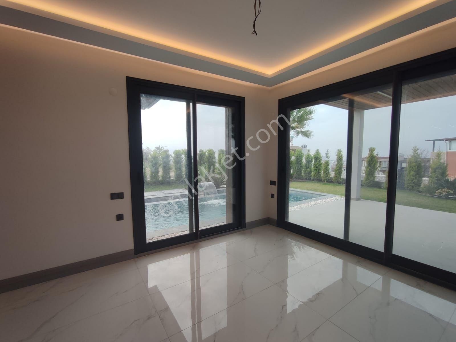 Kuşadası Soğucak'ta Müstakil Özel Havuzlu Ultra Lüks Sıfır 4+1 Villa - Görsel 27