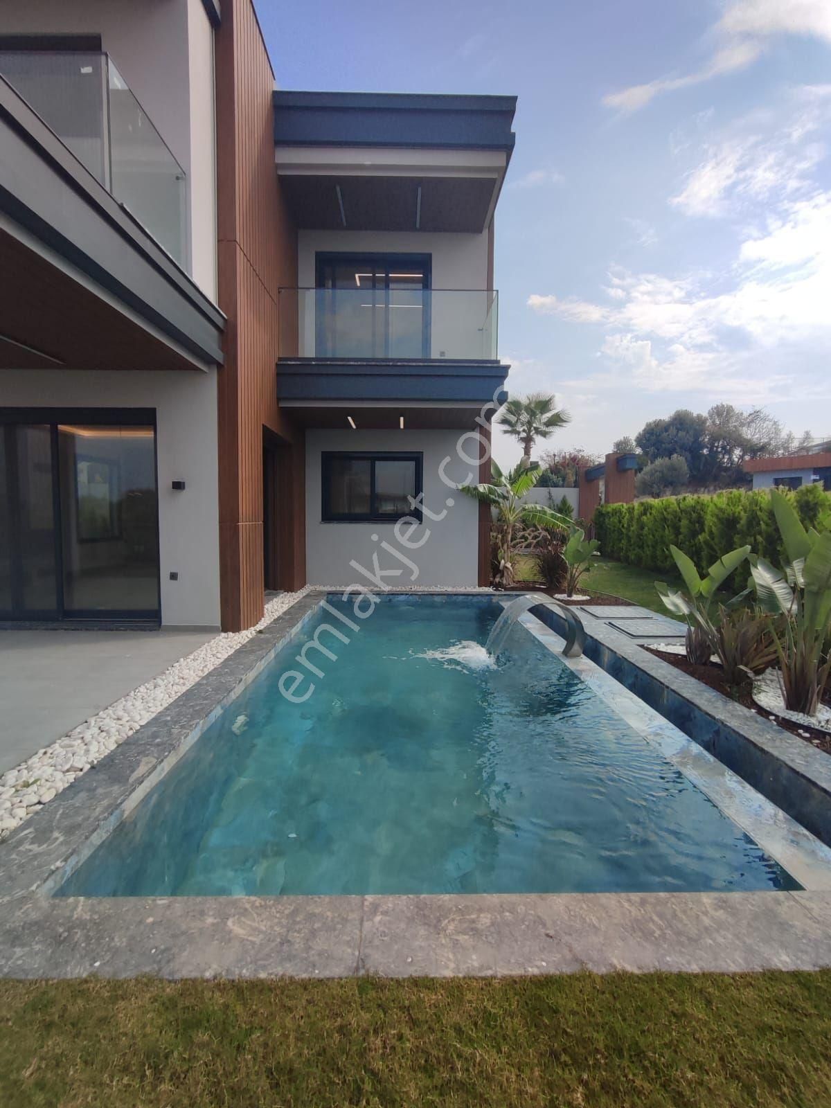 Kuşadası Soğucak'ta Müstakil Özel Havuzlu Ultra Lüks Sıfır 4+1 Villa - Görsel 33