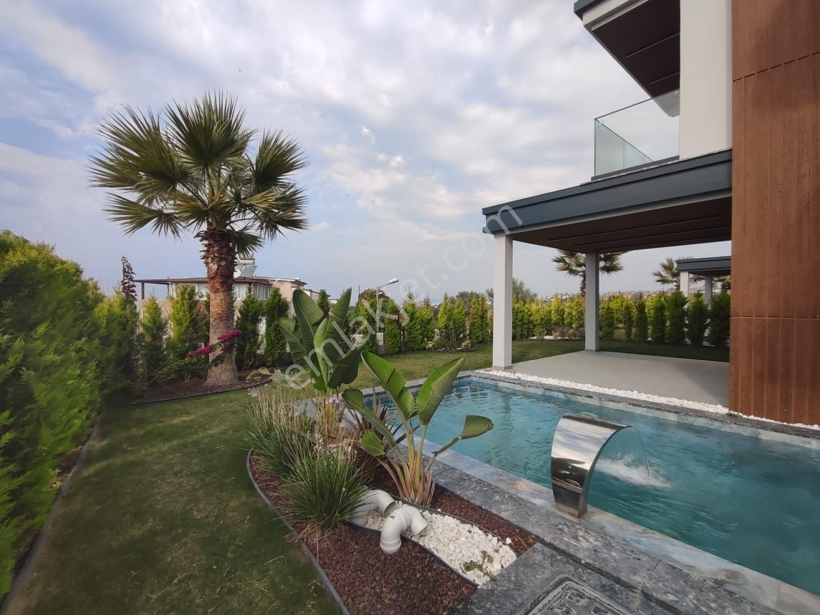 Kuşadası Soğucak'ta Müstakil Özel Havuzlu Ultra Lüks Sıfır 4+1 Villa - Görsel 3