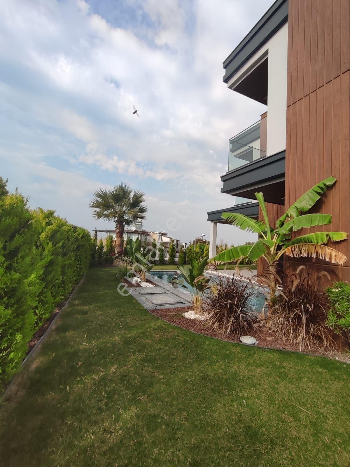 Kuşadası Soğucak'ta Müstakil Özel Havuzlu Ultra Lüks Sıfır 4+1 Villa - Görsel 5