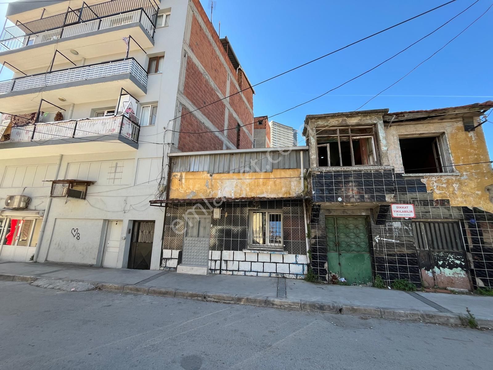 Konak'ta Kemer İzban Yakını Satılık Müstakil Ev