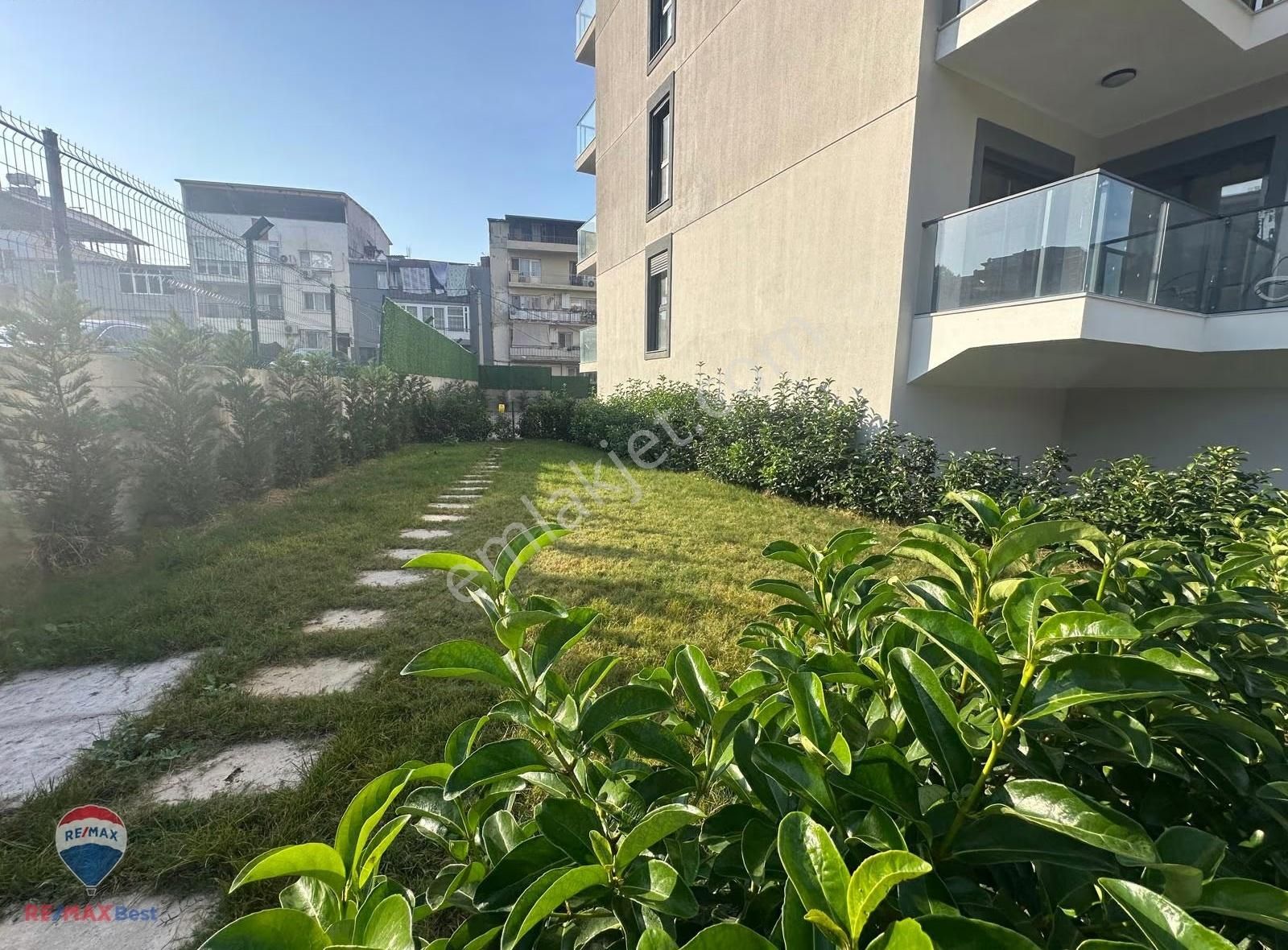 35 Bayraklı Onur Mahallesınde Havuzlu Sıtede Lüks Satılık Daıre - Görsel 26