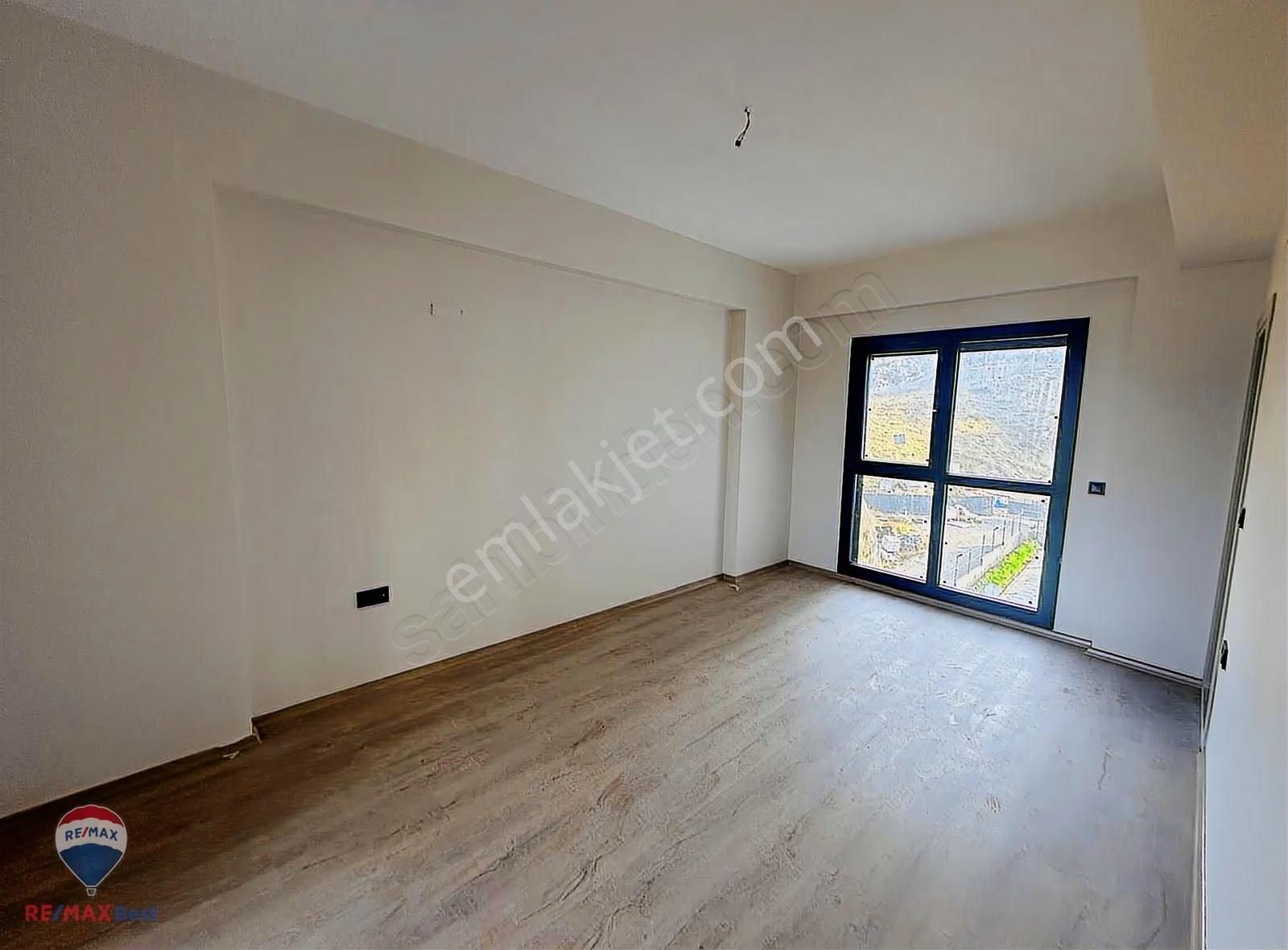 35 Bayraklı Onur Mahallesınde Havuzlu Sıtede Lüks Satılık Daıre - Görsel 32