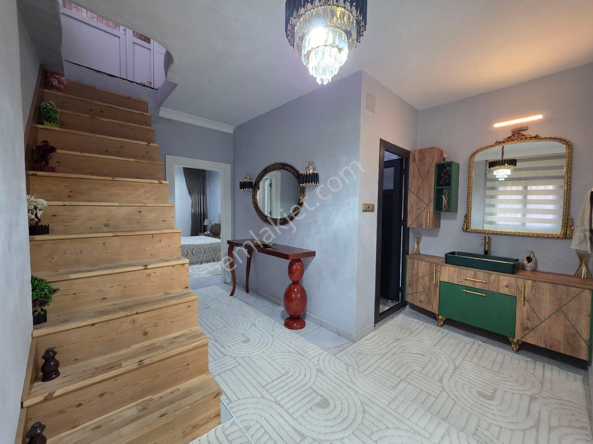 Gülpınar'da Triplex Her Noktası Özenle İnce İşçilik İle Yapılmış Yeni Yapıdır - Görsel 11