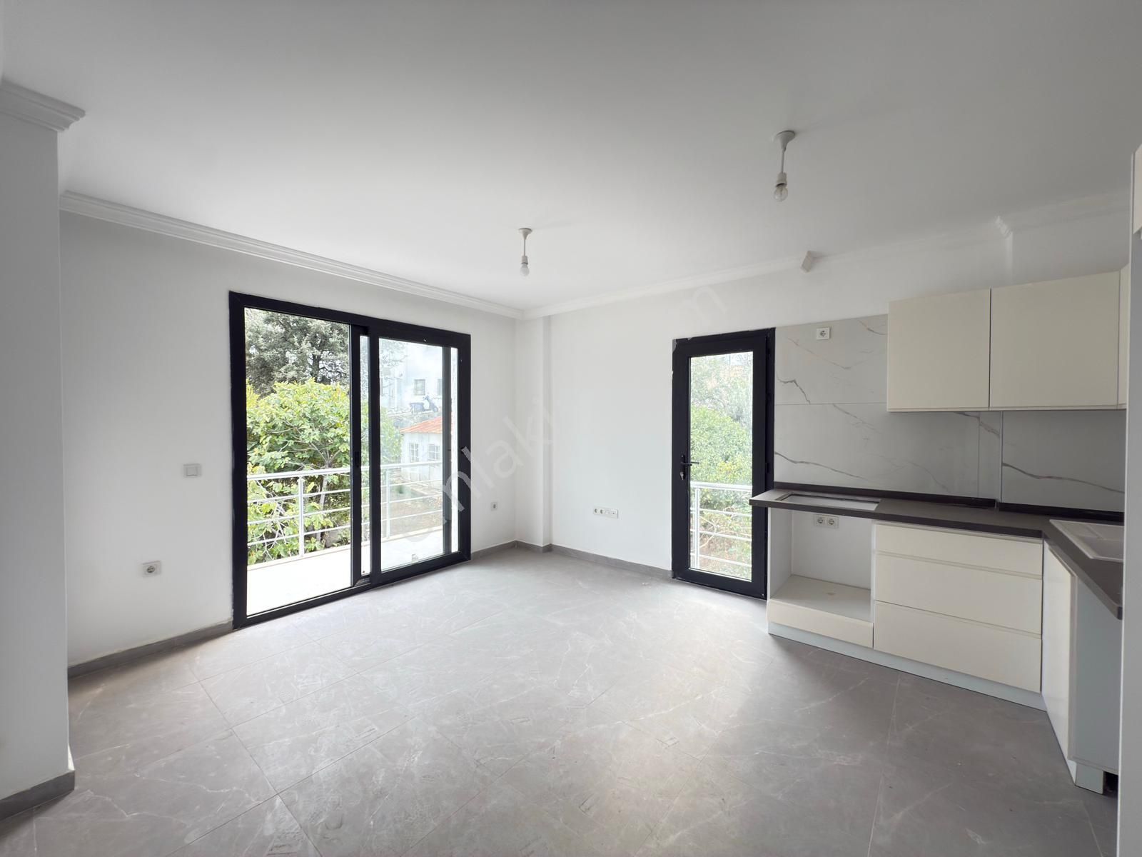 Yakaköy'de Satılık 2+1 Üst Kat Daire - Görsel 11