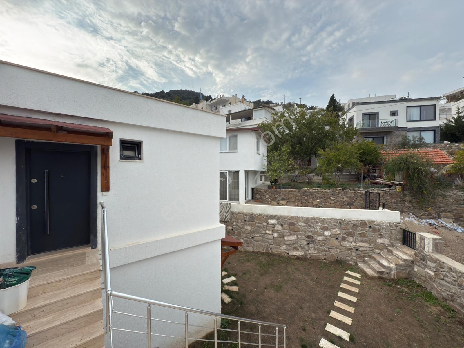 Yakaköy'de Satılık 2+1 Üst Kat Daire - Görsel 2