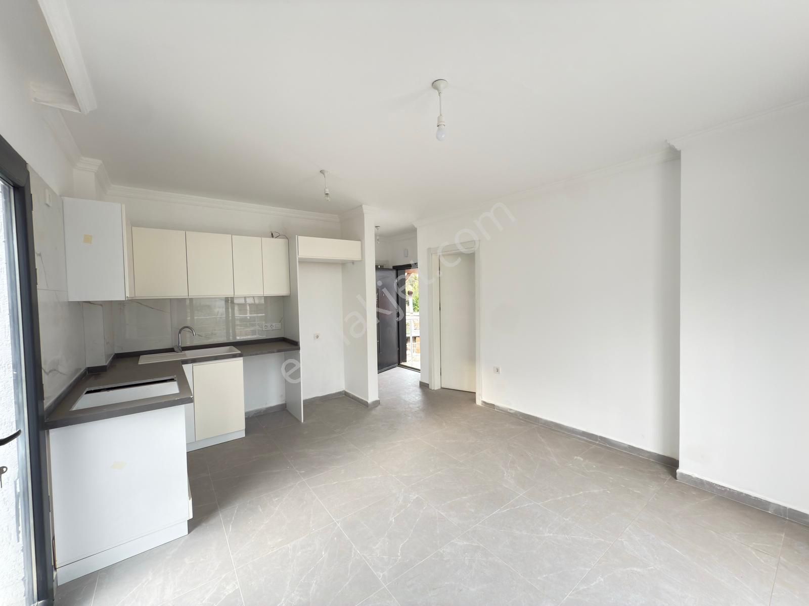 Yakaköy'de Satılık 2+1 Üst Kat Daire - Görsel 7